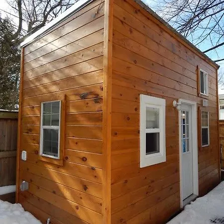 Tiny House Toronto Hotel